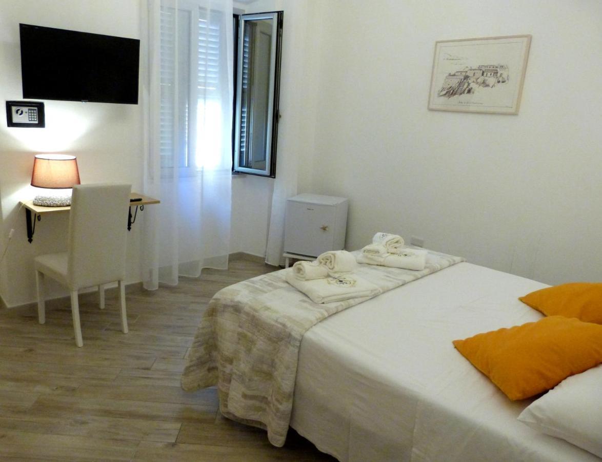 Clelia'S Boutique Rooms & Suites La Maddalena  Exterior foto